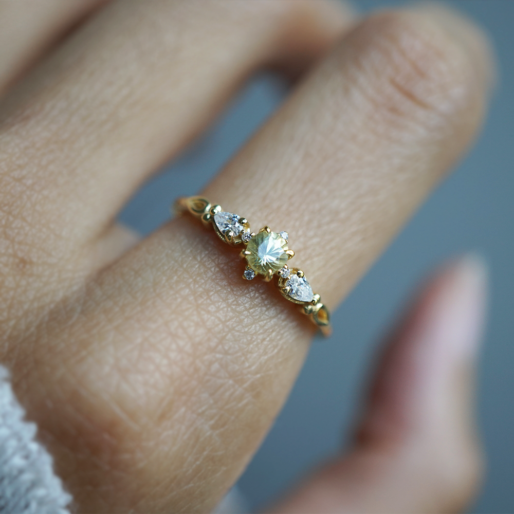 Limited Edition: Dainty Gilded Star Bicolor Sapphire Ring in 14K and 18K Gold