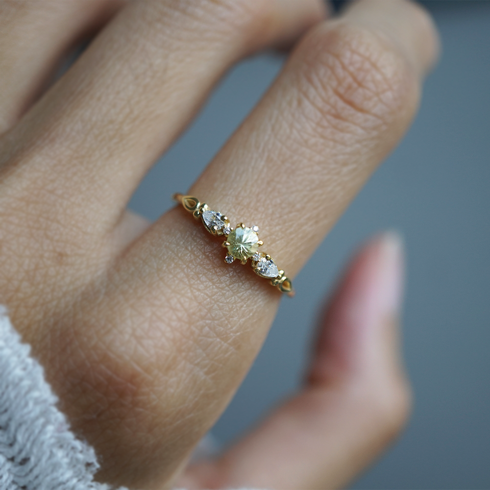 Limited Edition: Dainty Gilded Star Bicolor Sapphire Ring in 14K and 18K Gold