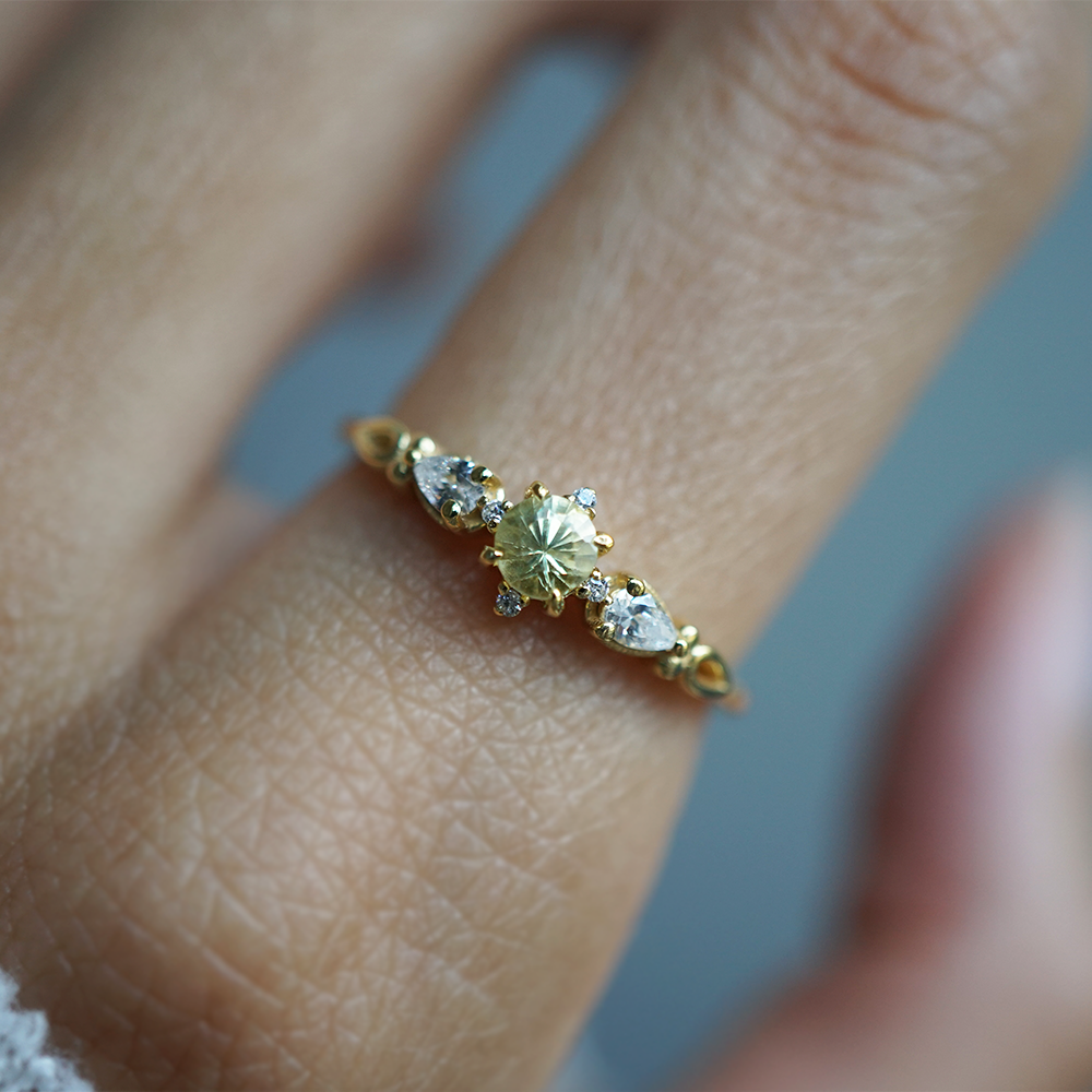Limited Edition: Dainty Gilded Star Bicolor Sapphire Ring in 14K and 18K Gold