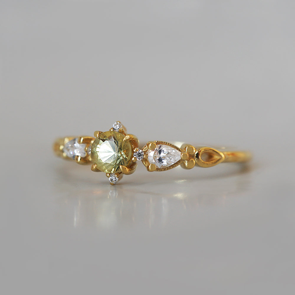 Limited Edition: Dainty Gilded Star Bicolor Sapphire Ring in 14K and 18K Gold