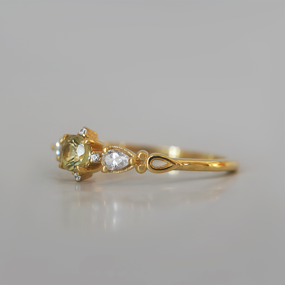 Limited Edition: Dainty Gilded Star Bicolor Sapphire Ring in 14K and 18K Gold
