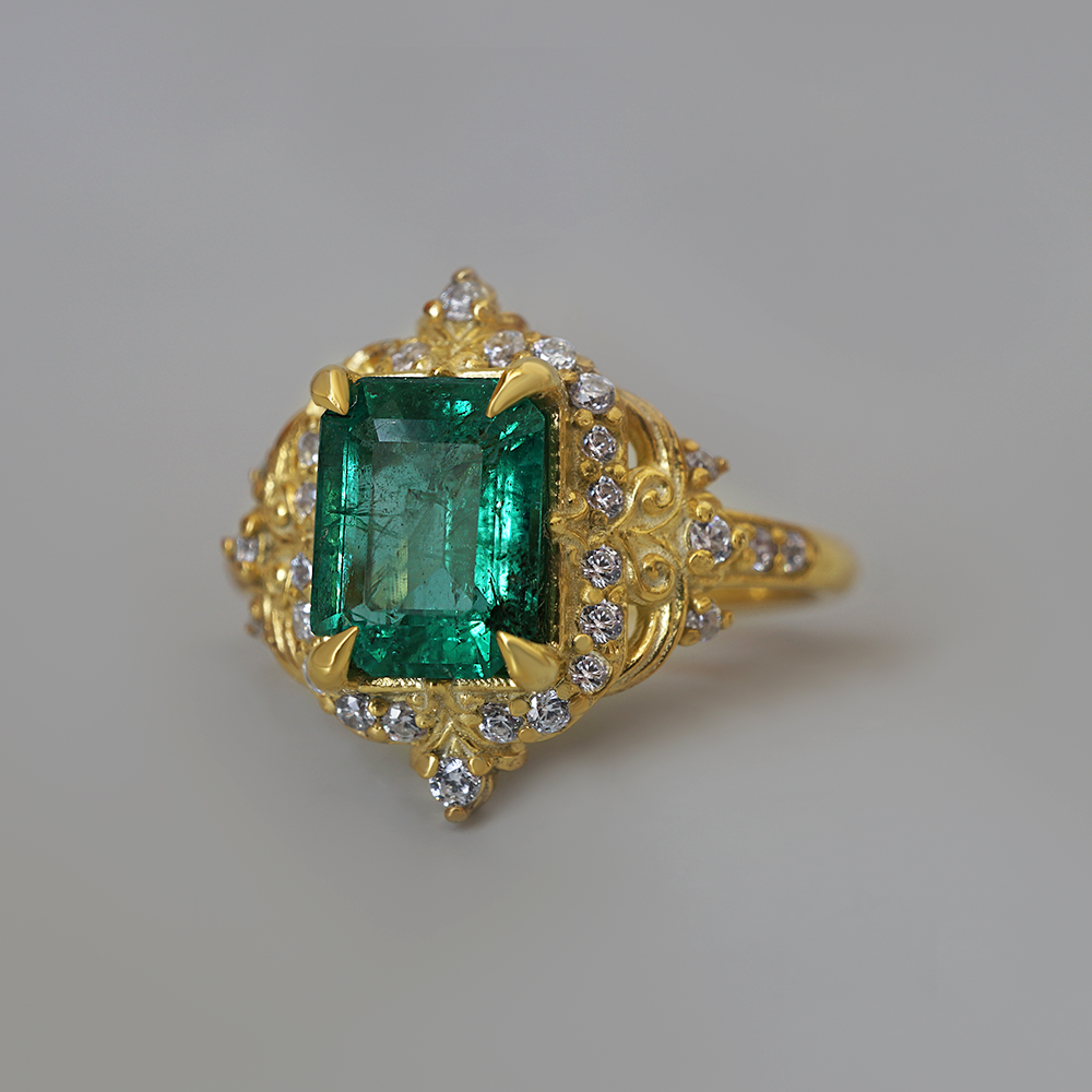Emerald Royale Diamond Ring in 14K and 18K Gold