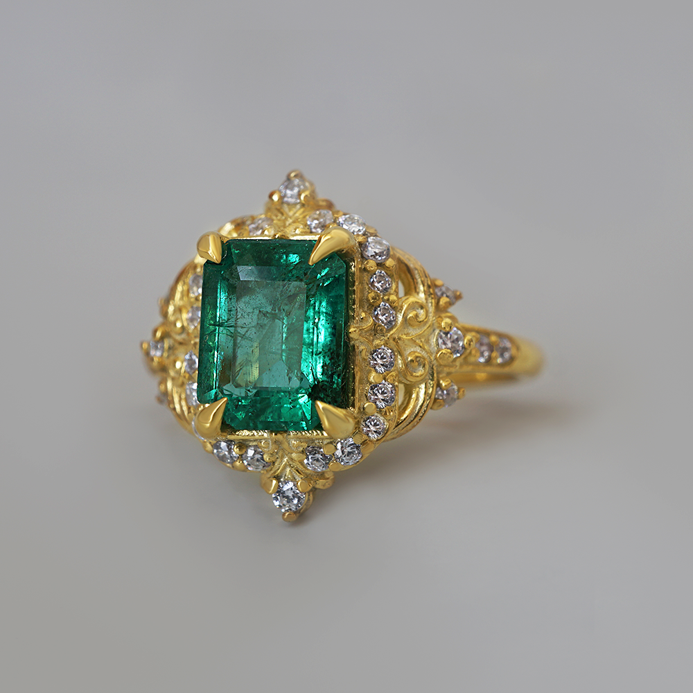 Emerald Royale Diamond Ring in 14K and 18K Gold