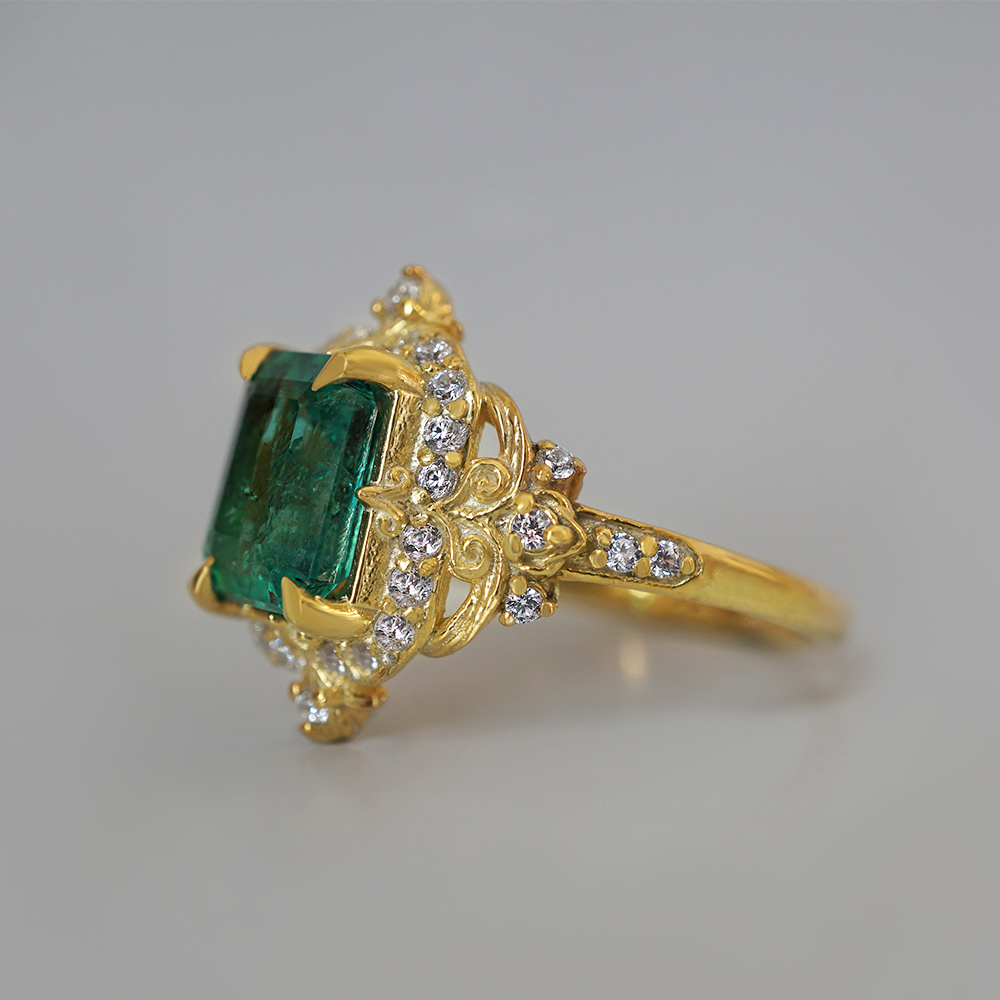 Emerald Royale Diamond Ring in 14K and 18K Gold