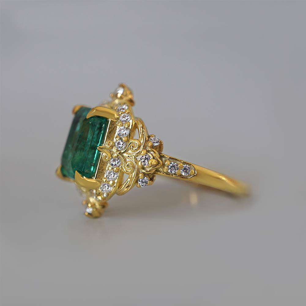 Emerald Royale Diamond Ring in 14K and 18K Gold