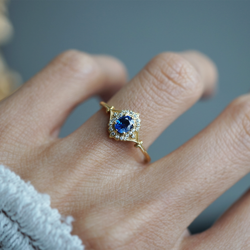 Blue Sapphire Silent Lyric Ring in 14K and 18K Gold