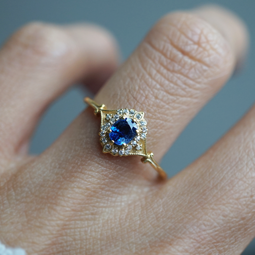 Blue Sapphire Silent Lyric Ring in 14K and 18K Gold