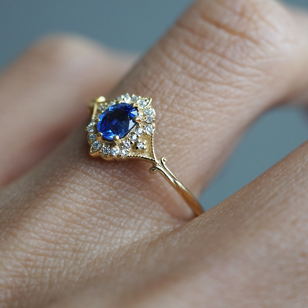 Blue Sapphire Silent Lyric Ring in 14K and 18K Gold