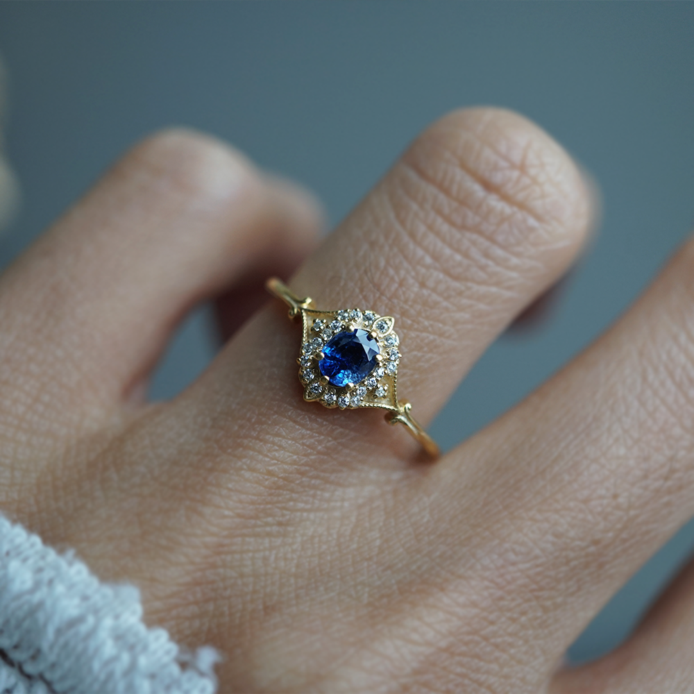 Blue Sapphire Silent Lyric Ring in 14K and 18K Gold