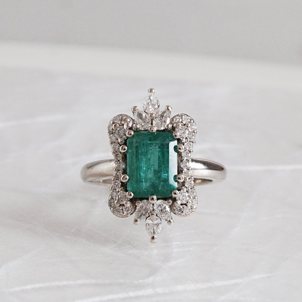 Crazy Rich Asians Ring 4 Carat Green Moissanite Ring, Emerald Cut ZAYA  Moissanite - Etsy Sweden