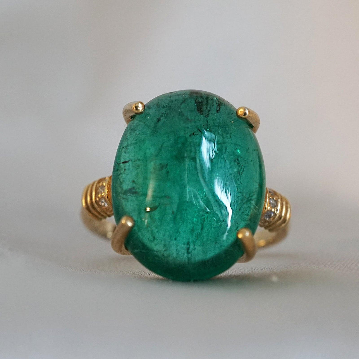 One Of A Kind: Oval Cabochon Emerald Diamond ring, 9ct - Tippy Taste Jewelry