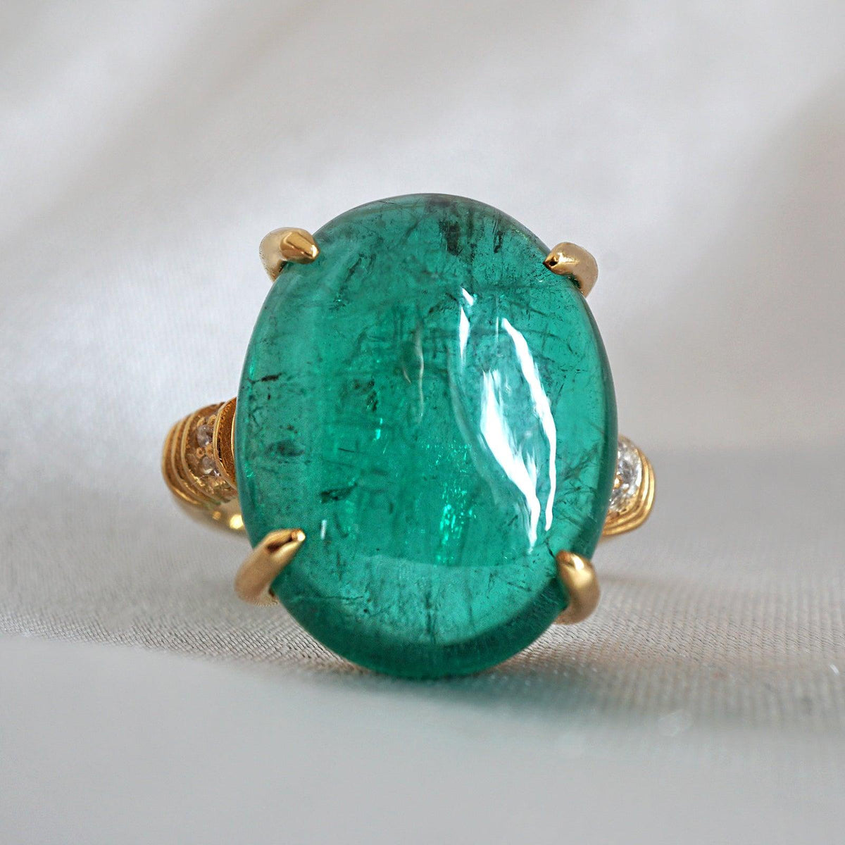 One Of A Kind: Oval Cabochon Emerald Diamond ring, 9ct - Tippy Taste Jewelry