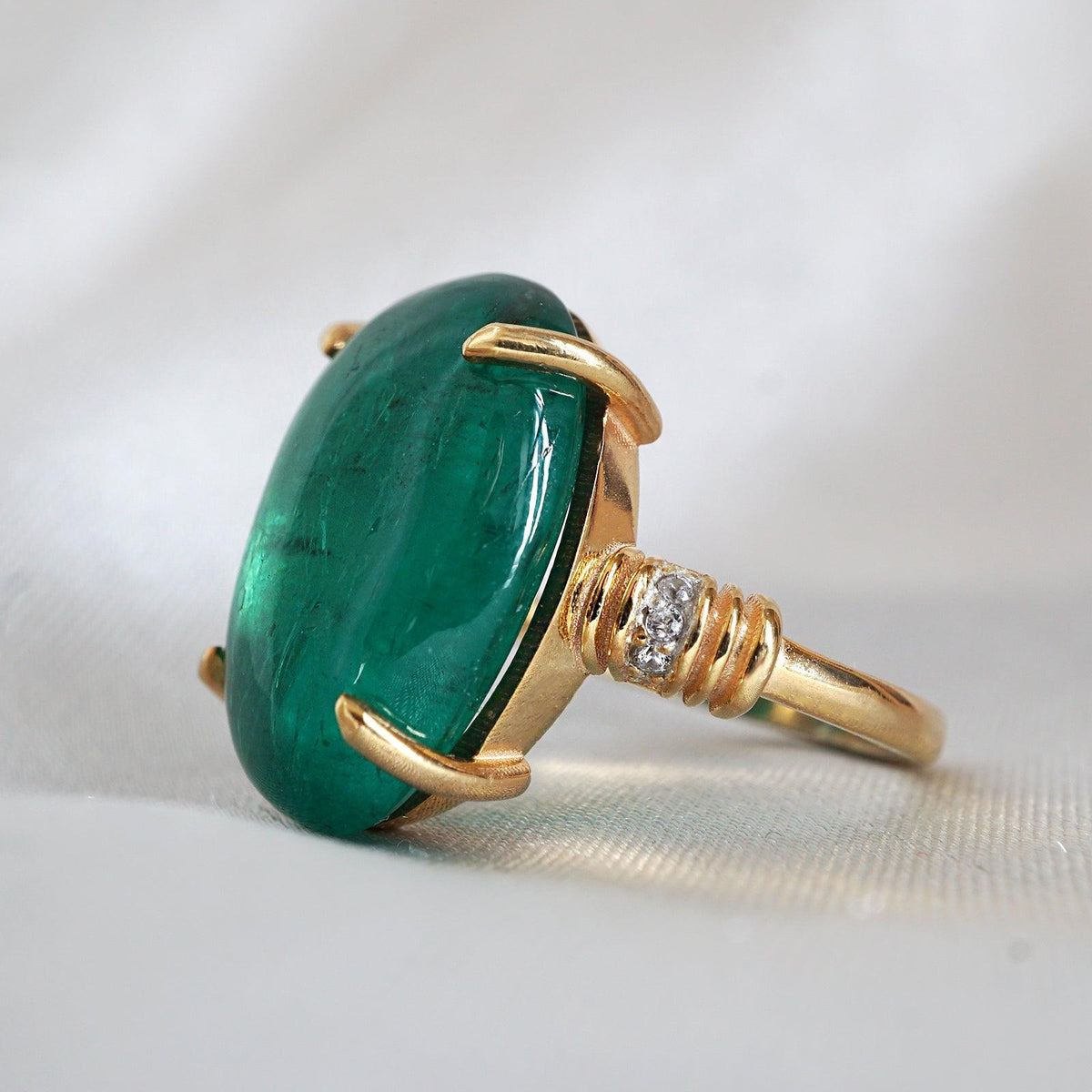 One Of A Kind: Oval Cabochon Emerald Diamond ring, 9ct