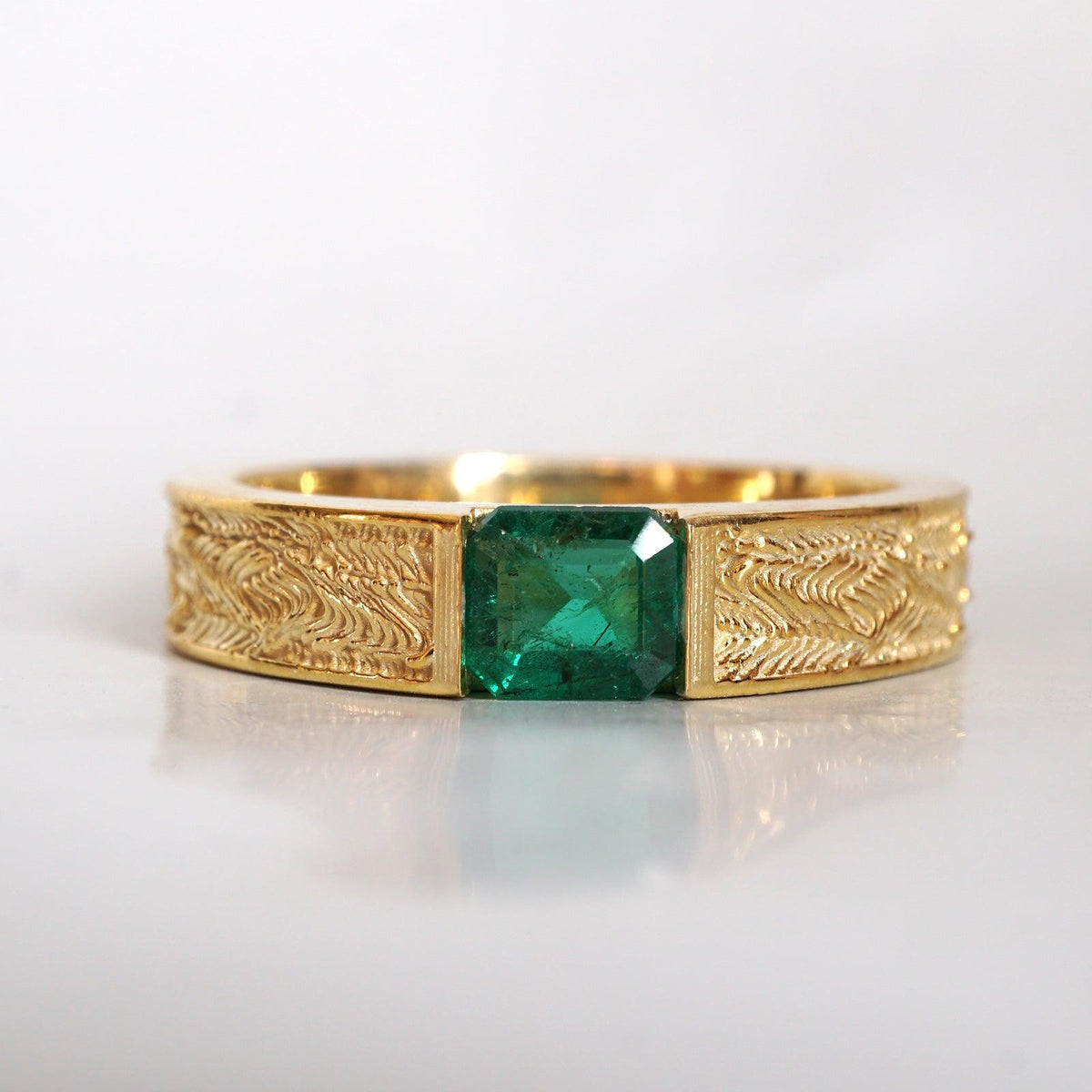 Emerald Dragon Ring in 14K Gold, 5mm