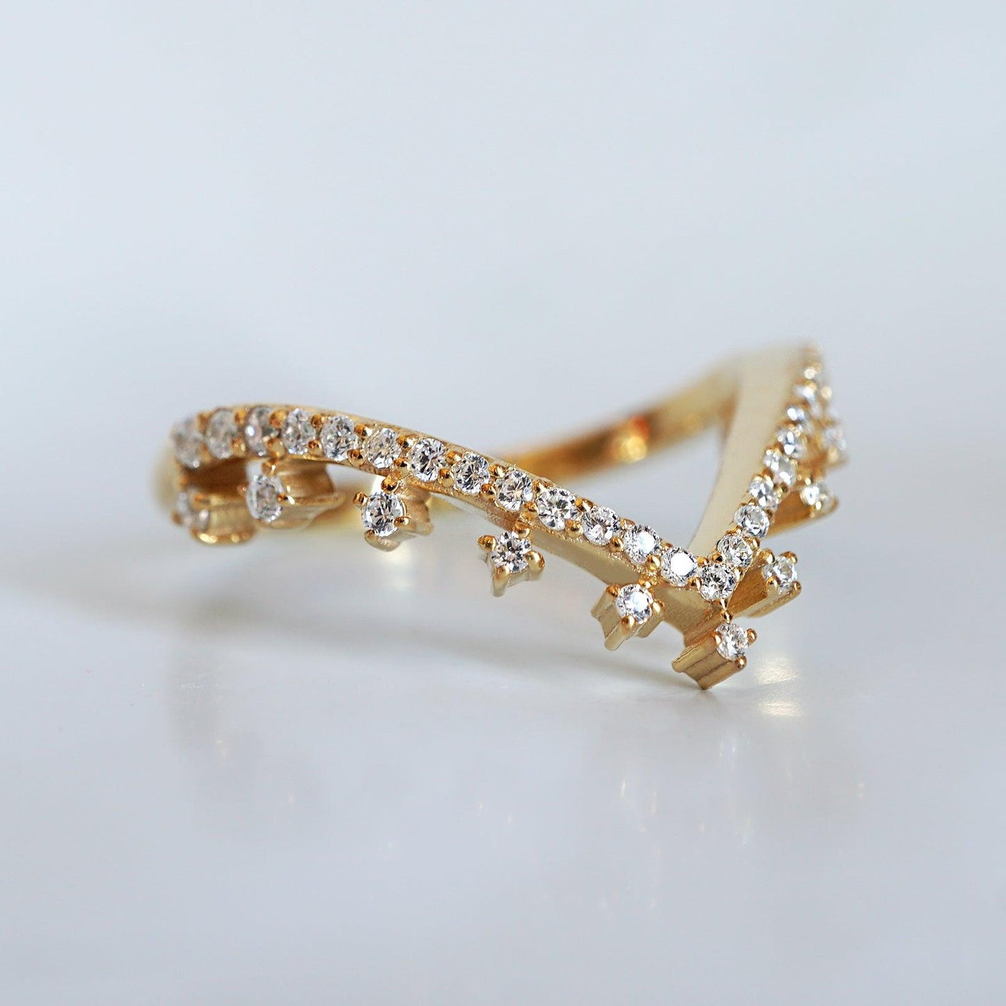 14K & 18K Gold Monarch Curve Ring – Crown-Inspired Diamond Band | Tippy ...