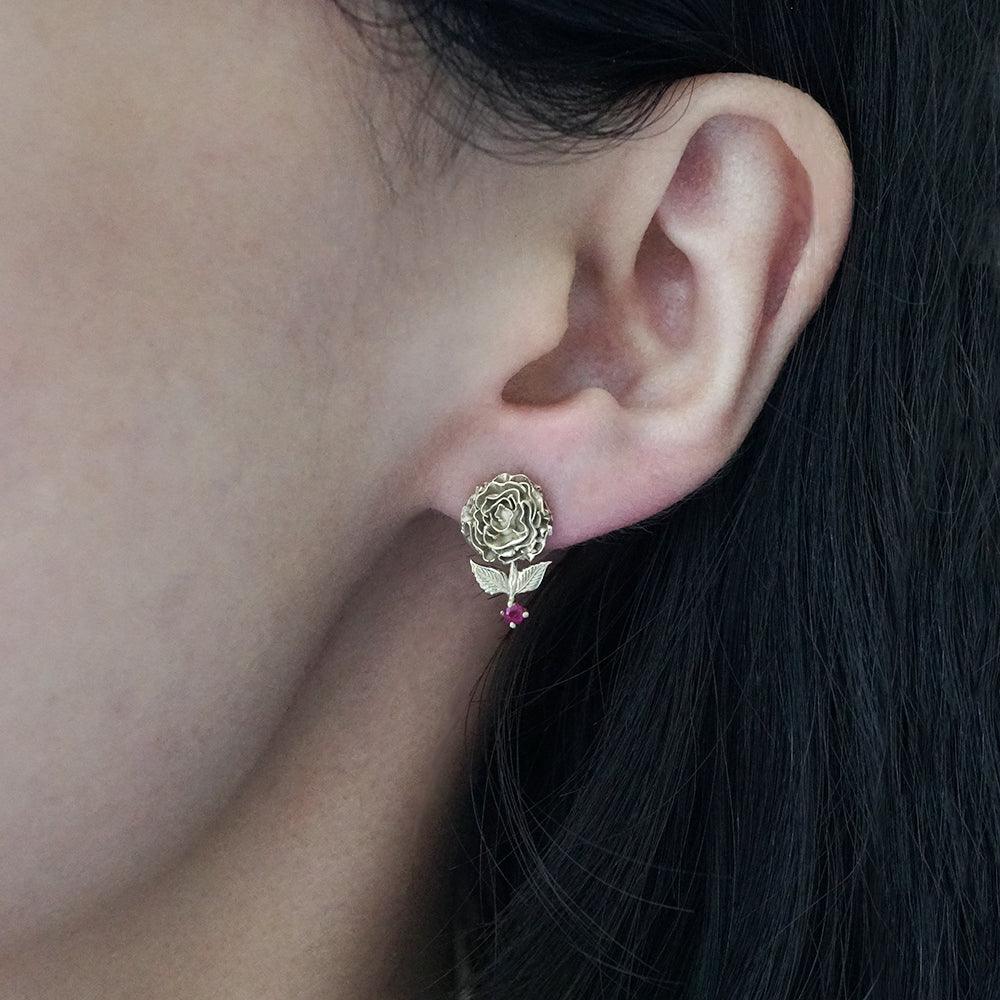 14K January Carnation Birth Flower Earrings - Tippy Taste Jewelry