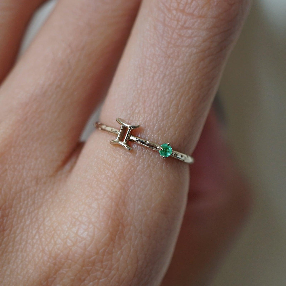 14K Gemini Horoscope Birthstone Ring (Pearl + Emerald)